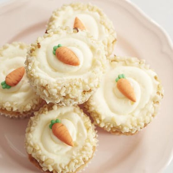 How to Bake Carrot Topper Cupcakes image number 1