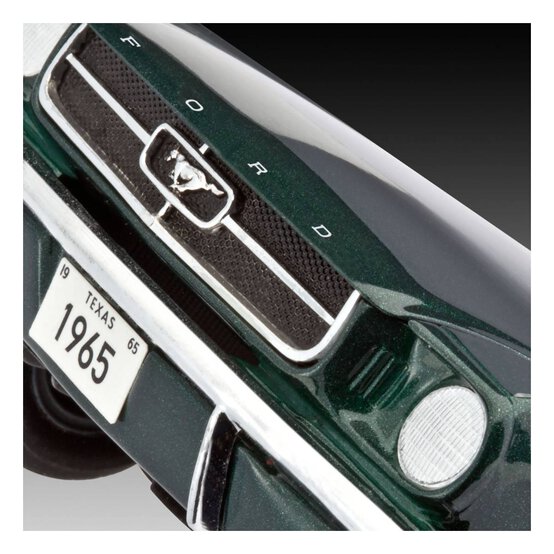 Revell 1965 Ford Mustang Fastback Model Kit 1:24 image number 7