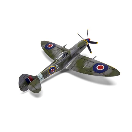 Airfix Supermarine Spitfire F Mk.XVIII Model Kit 1:48 image number 3