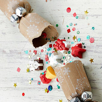 How to Make Christmas Crackers