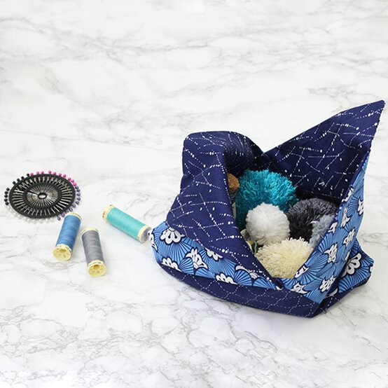 How to Sew a Fat Quarter Bento Bag image number 1