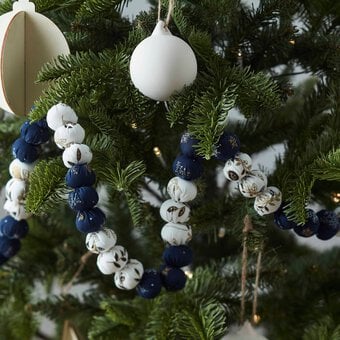 How to Make a Garland with Scrap Fabrics