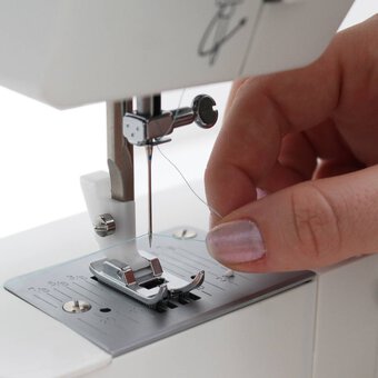 Hobbycraft 19S Sewing Machine image number 5