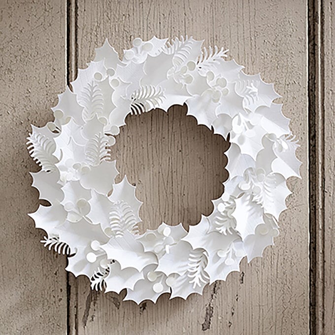 Cricut: How to Make a White Paper Foliage Wreath image number 1