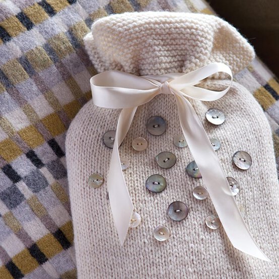 How to Knit a Hot Water Bottle Cover image number 1