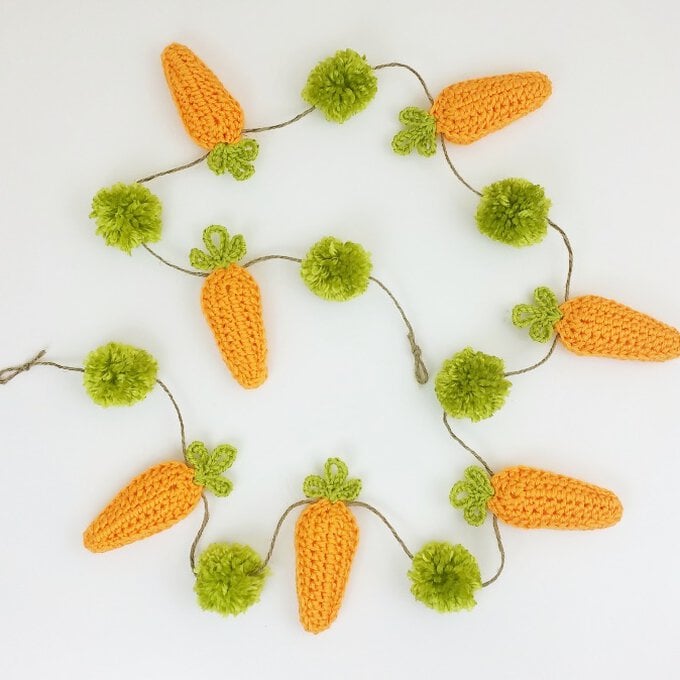 How to Crochet a Carrot Garland image number 1
