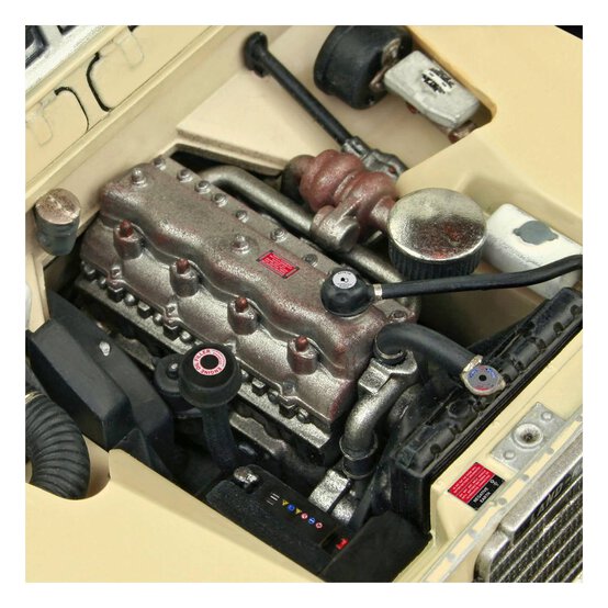 Revell Land Rover Series III LWB Model Kit 1:24 image number 3