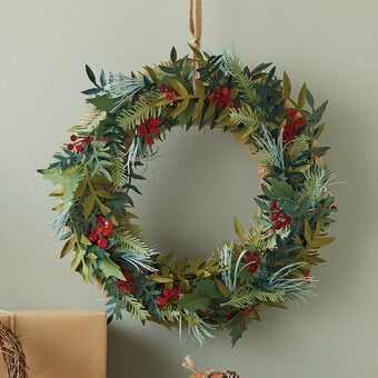 Cricut: How to Create a Christmas Paper Foliage Wreath