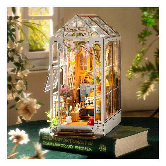 Rolife Garden House DIY Book Nook image number 3