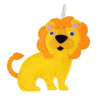 Lion Felt Sewing Kit image number 3