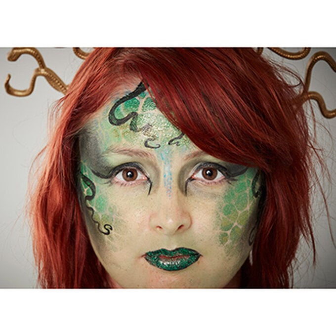 How to do Medusa Face Paint image number 1