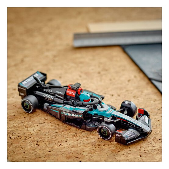 LEGO Mercedes-AMG F1 W15 Race Car image number 2