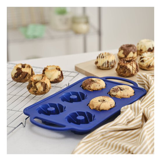 Whisk Mini Fluted Wireframed Silicone Bakeware image number 2