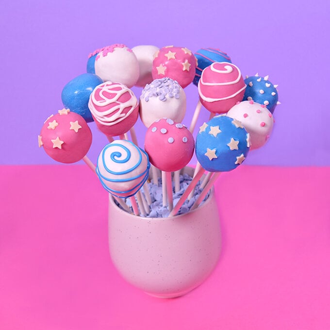 How to Bake a Royal Wedding Cake Pop Bouquet image number 1