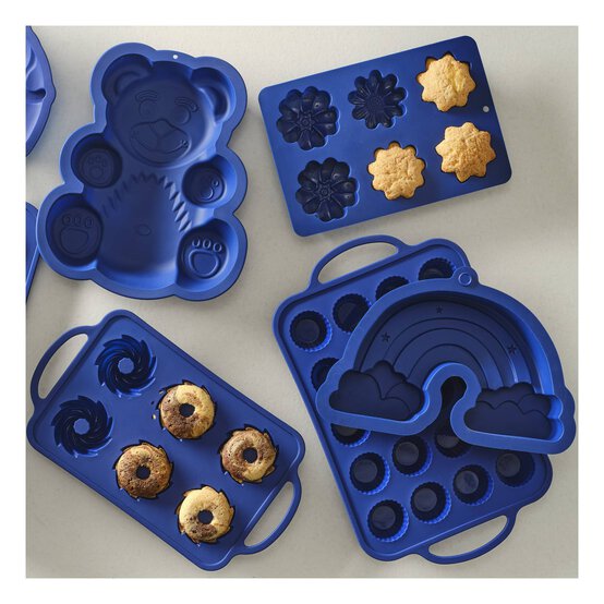 Whisk Mini Fluted Wireframed Silicone Bakeware image number 3