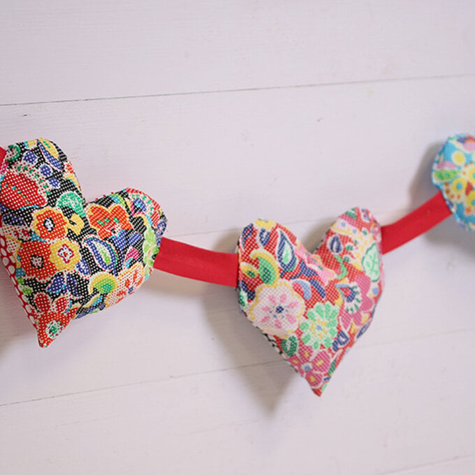 How to Sew Puffy Heart Bunting image number 1