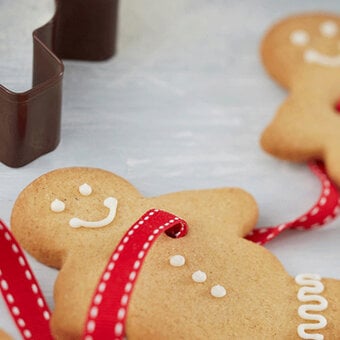 How to Make a Gingerbread Garland