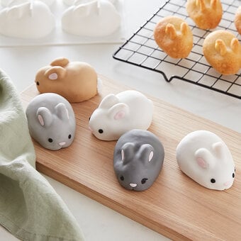 How to Make Mini Bunny Cakes