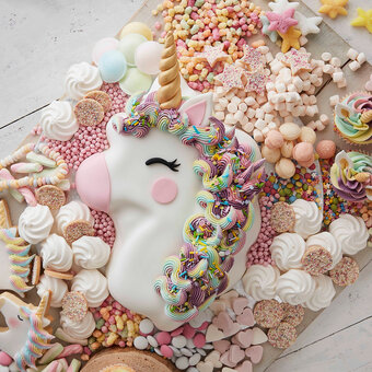 How to Decorate a Unicorn Cake