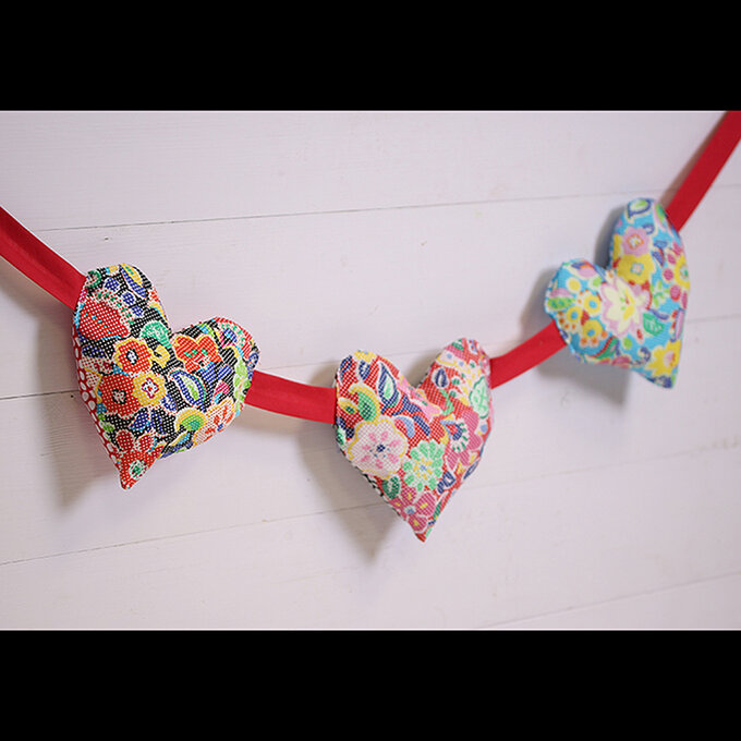 How to Sew Puffy Heart Bunting image number 1