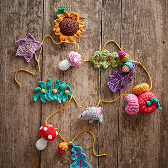 How to Crochet an Autumn Garland