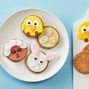 How to Decorate Your Own Easter Biscuits