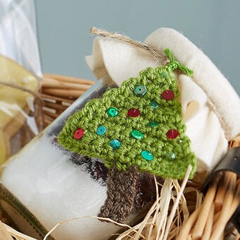 How to Crochet a Christmas Tree Gift Tag