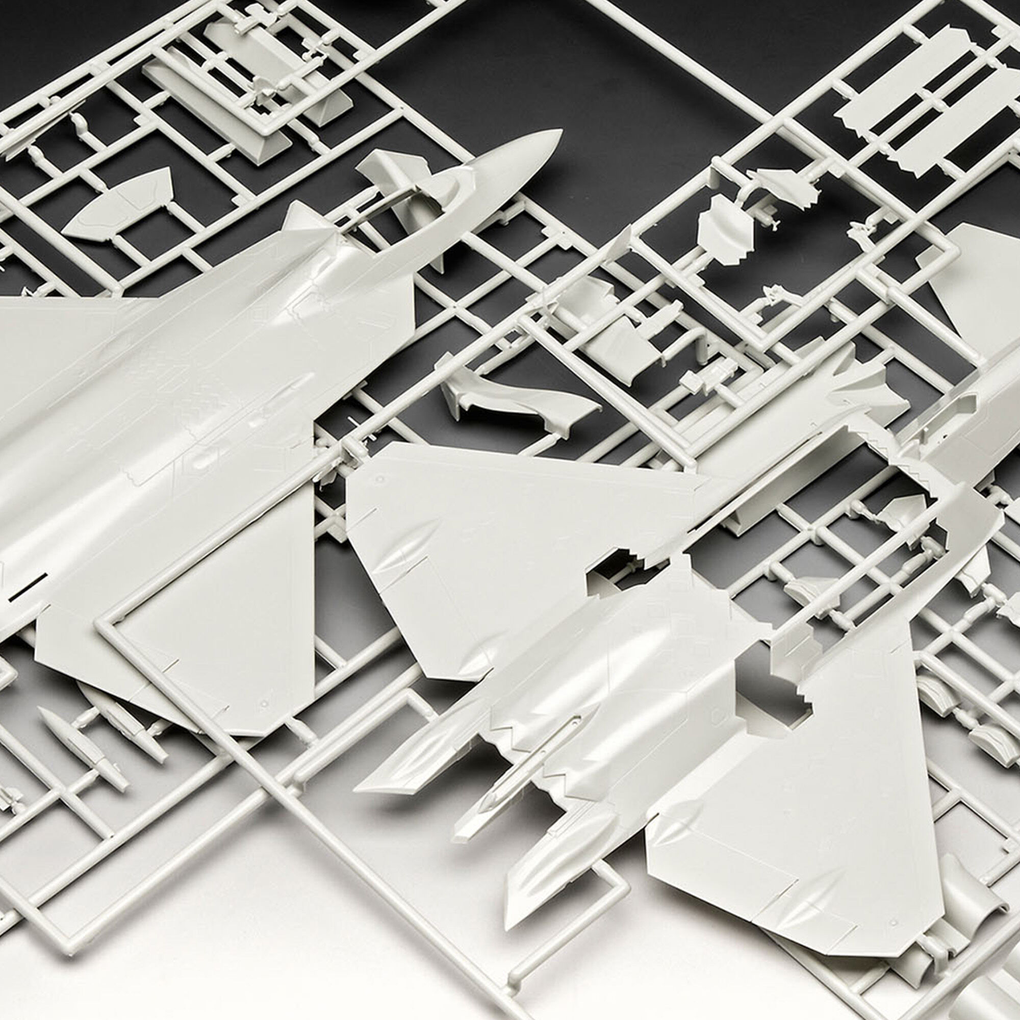 Revell Lockheed F-22 Model Set 1:72 | Hobbycraft