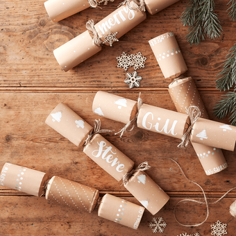 How to Make Christmas Crackers