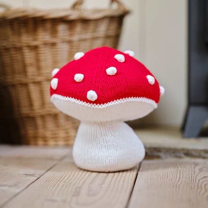 How to Knit a Toadstool Cushion image number 1