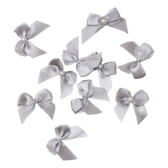 Mini Silver Pearl Bows 16 Pack