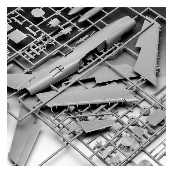 Revell F-86D Dog Sabre Model Set 1:48 image number 6