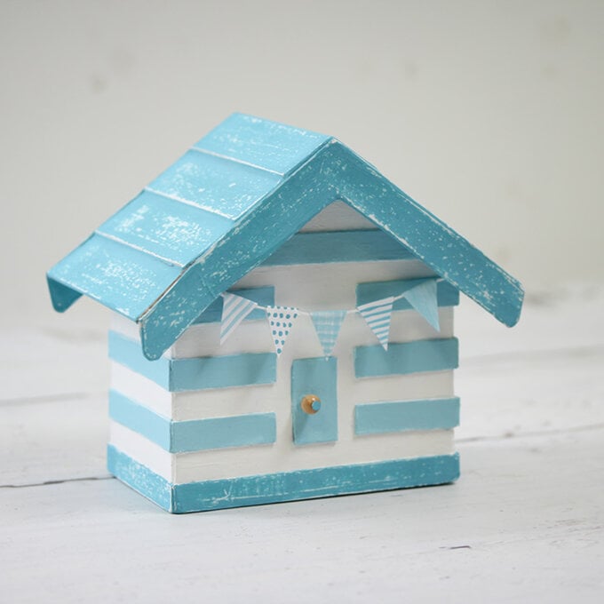 How to Decorate a Mache Beach Hut image number 1