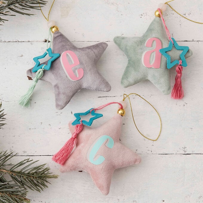 Cricut: How to Make Personalised Velvet Star Decorations image number 1