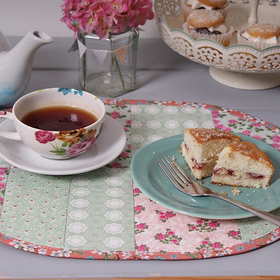 How to Make a Patchwork Quilted Placemat image number 1