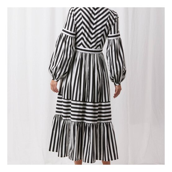 Simplicity Women’s Dress Sewing Pattern S3098 (16-24) image number 3