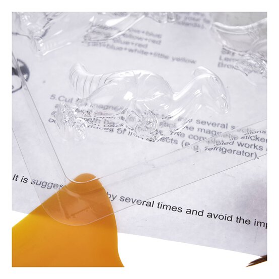Mould Your Own Dinosaur Magnets  image number 3