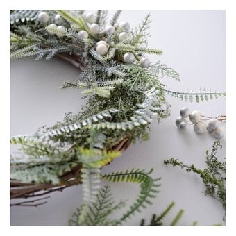 Frosted Wreath Kit image number 3