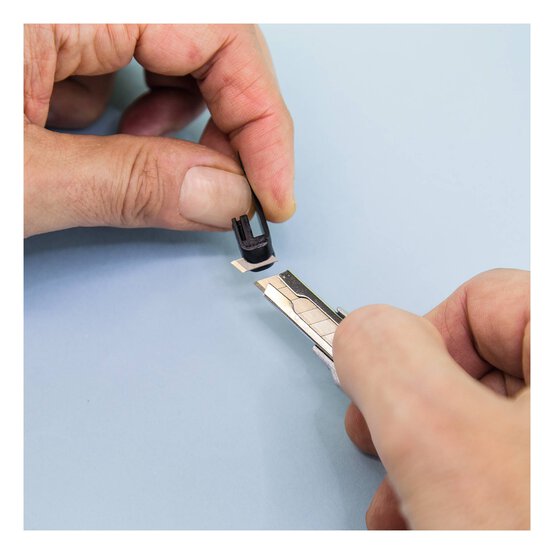 Modelcraft Snap-Off Knife and 10 Blades image number 2