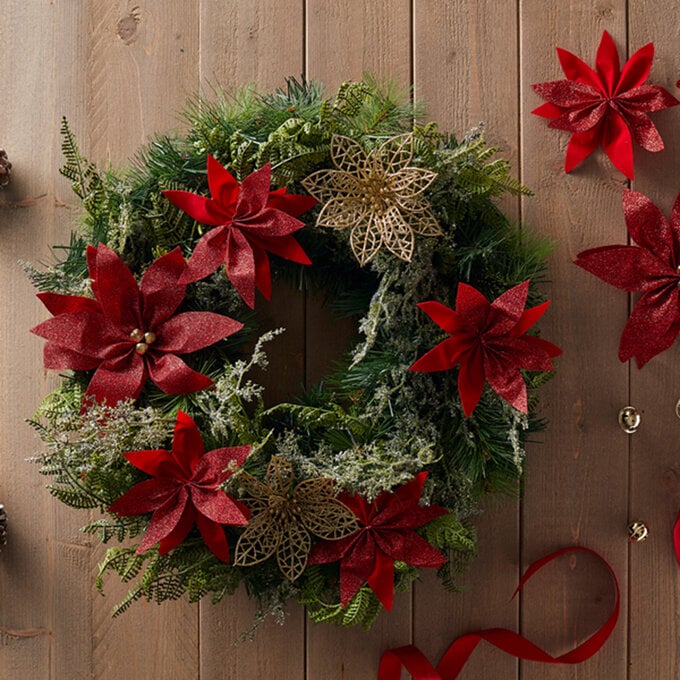 How to Make a Red Traditional Artificial Wreath image number 1