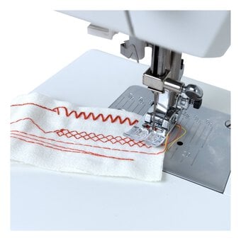 Hobbycraft HD17 Sewing Machine, Threads and Scissors Bundle image number 5