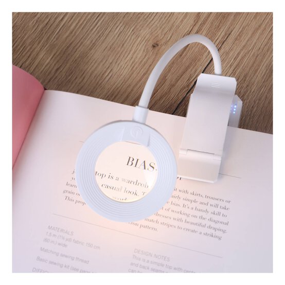 Purelite 2-in-1 Light with Clip and Magnifier image number 2