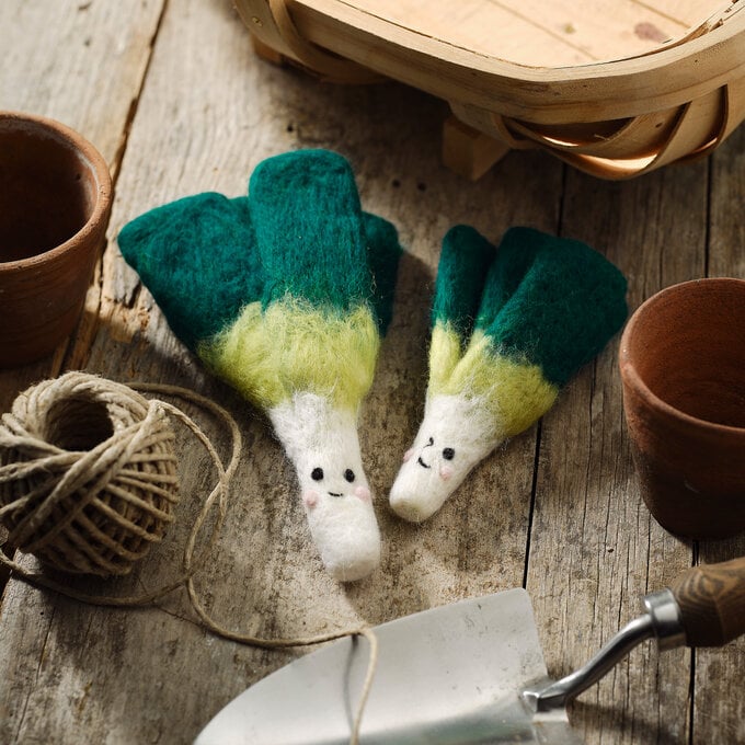 How to Make Needle Felted Leeks image number 1