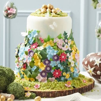How to Make a Tiered Floral Cake