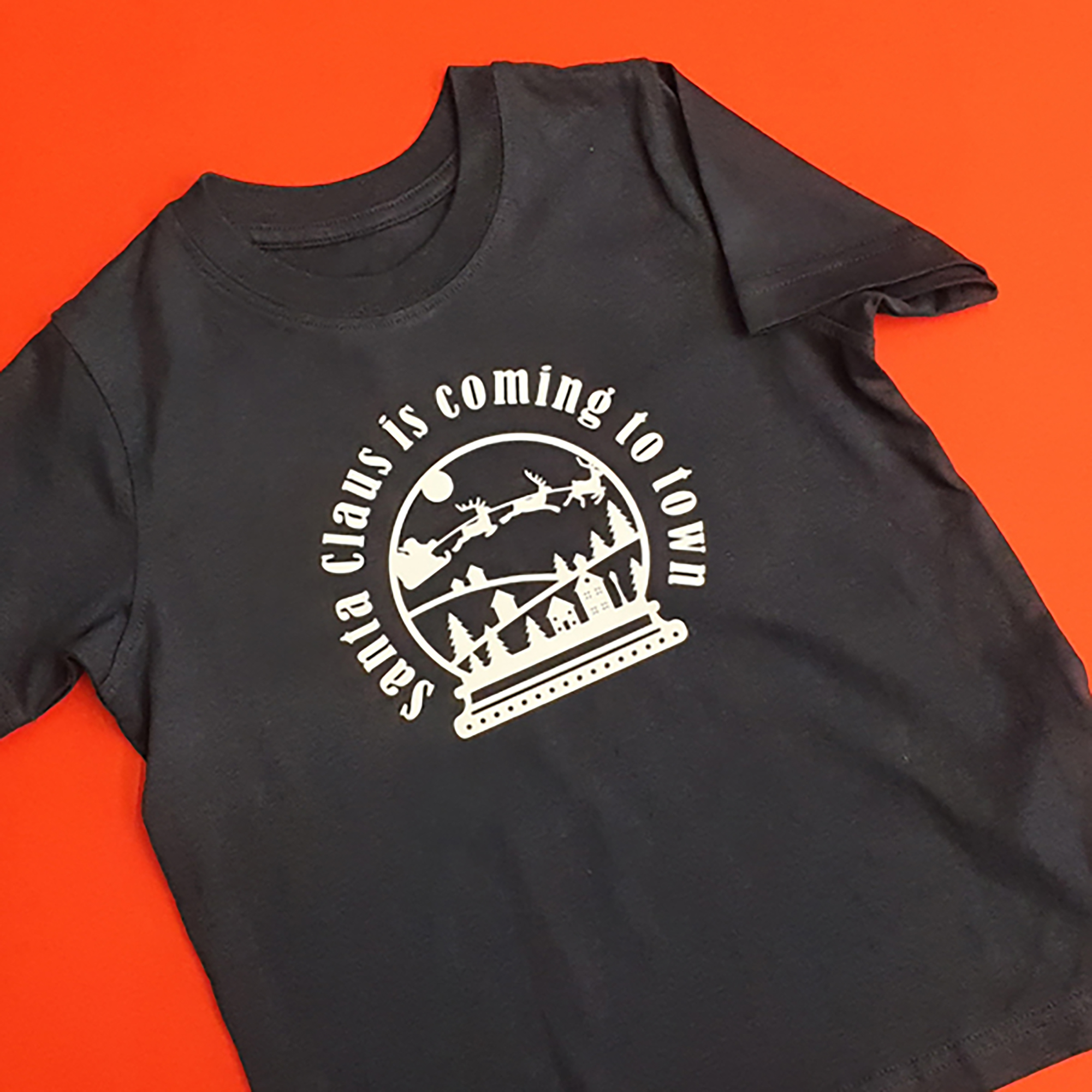 Cricut: How to Personalise a T-Shirt with a Snow Globe Digital