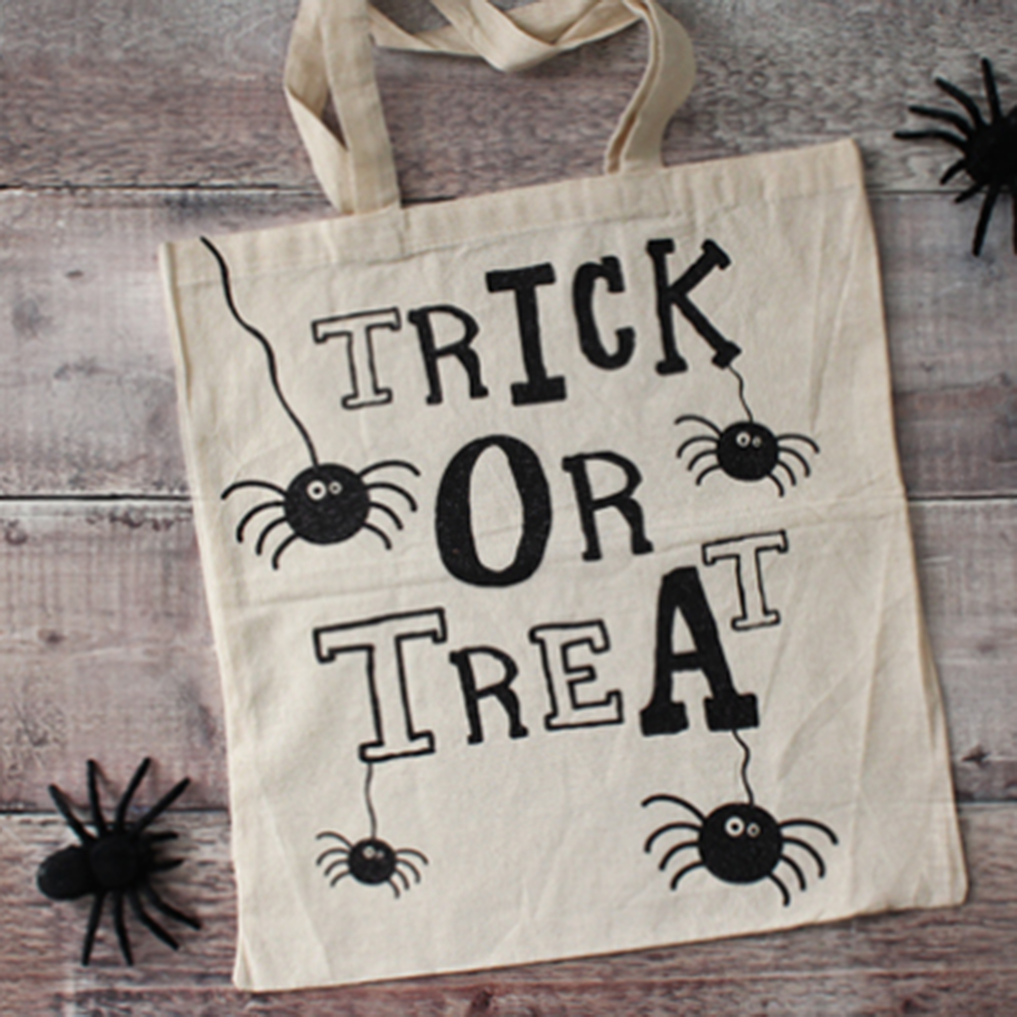 Cricut: How to Make a Personalised Halloween Bag Hobbycraft