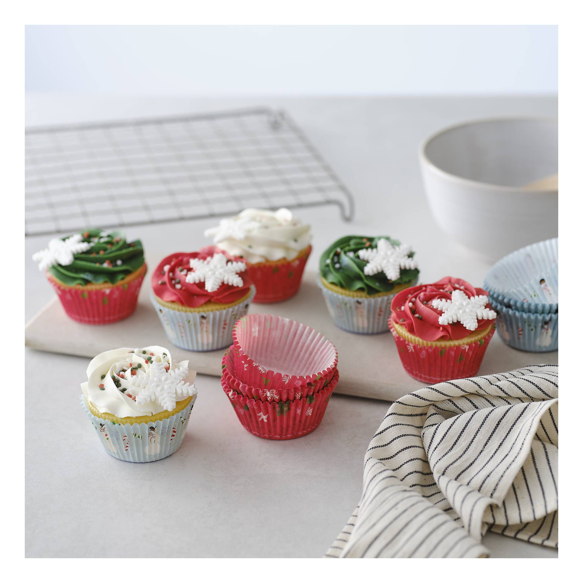 Snowman and Santa Cupcake Cases 50 Pack Hobbycraft