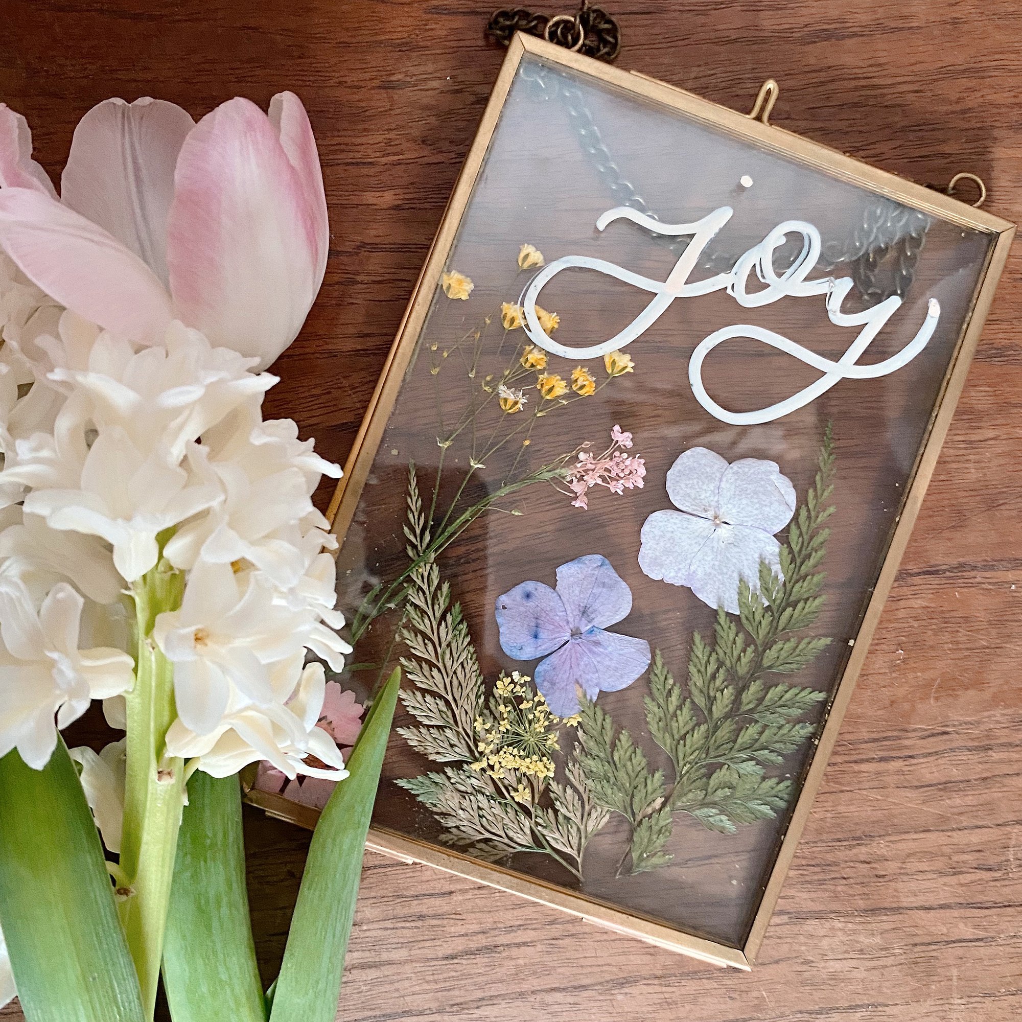 How to Frame Pressed Flowers: 5 Easy Tips - FastFrame